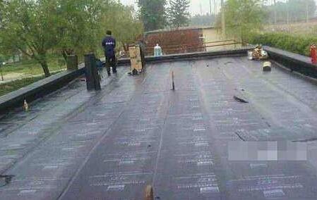 屋頂防水補(bǔ)漏的材料有哪些?一般來說會(huì)怎么進(jìn)行工程?