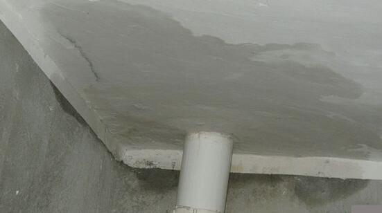 墻面滲水有什么辦法修復(fù)?屋頂防水施工的時候這些要留意